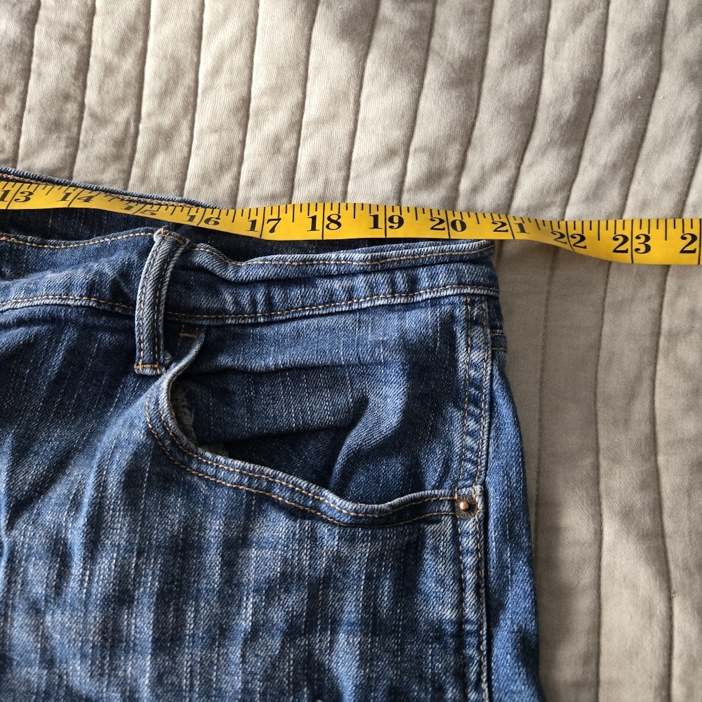 Old navy Plus Size blue distressed boyfriend short shorts Sexy Cuffed Size 18 - Picture 7 of 7